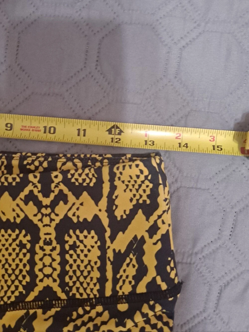 Melt Fit Yellow & Black Snake Print Leggings Sz M